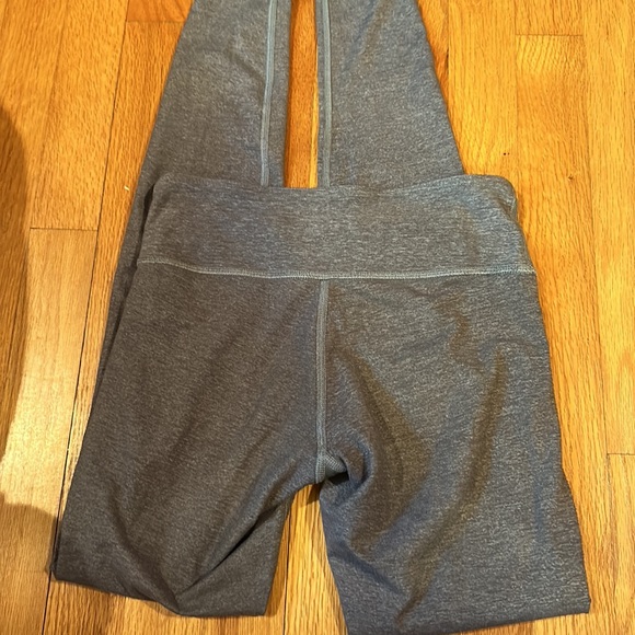 Lululemon light gray leggings - Picture 4 of 5